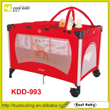 Производитель Hot Sale Red Baby Playpen Двойной слой с матрасом Diaper Changer Toy Bar с 5 игрушками Складной детский манеж